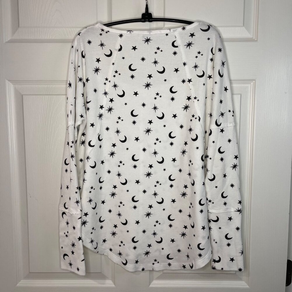 Lucky Brand Waffle Knit Tee Women's Size Medium Star Moon Print‎ Black White - Picture 3 of 11